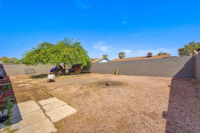 8730 W EARLL Drive, Phoenix, AZ 85037