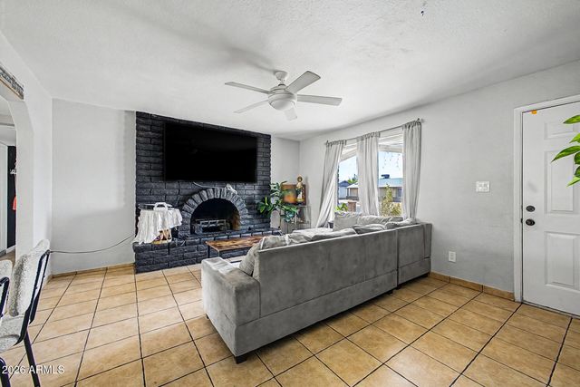 8730 W EARLL Drive, Phoenix, AZ 85037