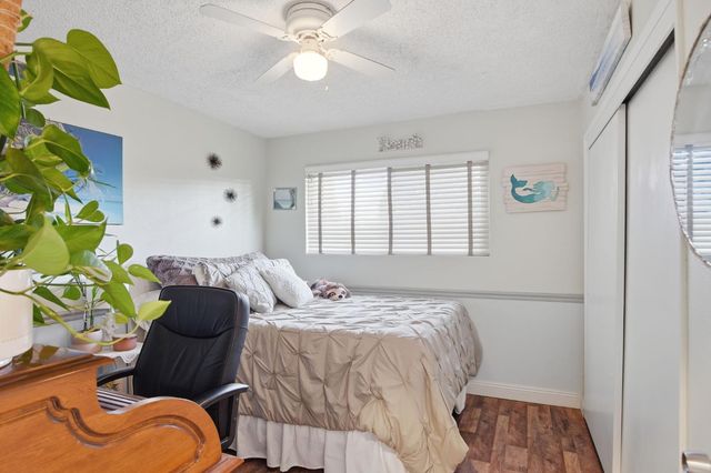 1087 E A St, Oakdale, CA 95361