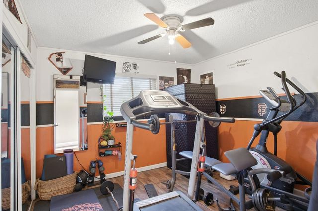 1087 E A St, Oakdale, CA 95361