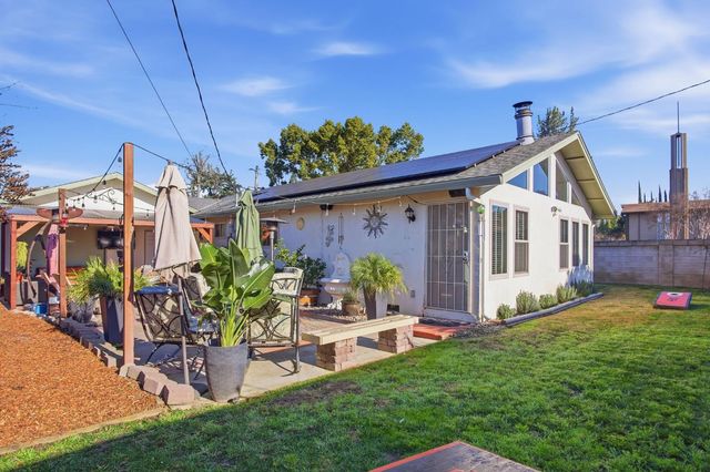 1087 E A St, Oakdale, CA 95361