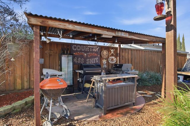 1087 E A St, Oakdale, CA 95361