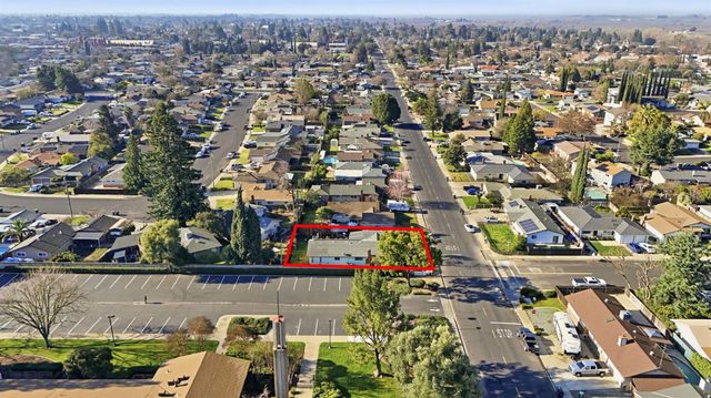 1087 E A St, Oakdale, CA 95361