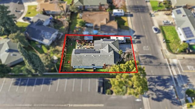 1087 E A St, Oakdale, CA 95361