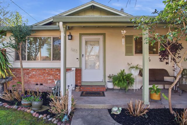 1087 E A St, Oakdale, CA 95361