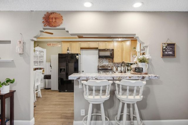 1087 E A St, Oakdale, CA 95361