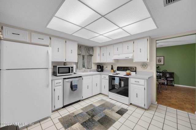 1 FARRINGTON Lane, Palm Coast, FL 32137