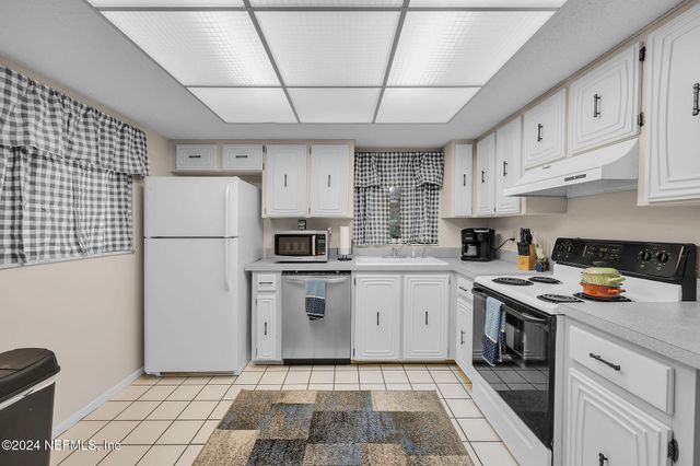 1 FARRINGTON Lane, Palm Coast, FL 32137