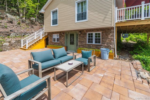71 Deer Trail N, Greenwood Lake, NY 10925