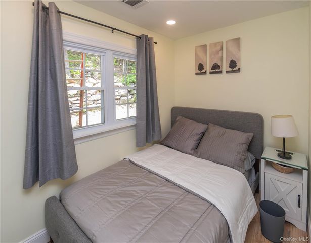 71 Deer Trail N, Greenwood Lake, NY 10925