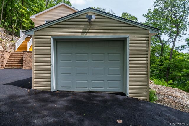 71 Deer Trail N, Greenwood Lake, NY 10925