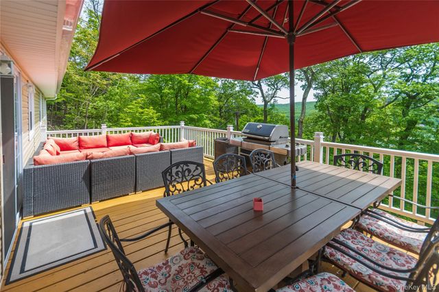 71 Deer Trail N, Greenwood Lake, NY 10925