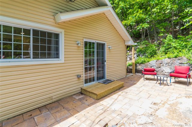 71 Deer Trail N, Greenwood Lake, NY 10925