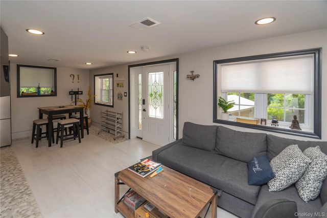 71 Deer Trail N, Greenwood Lake, NY 10925