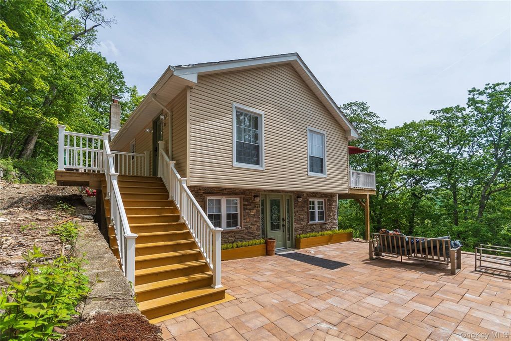 71 Deer Trail N, Greenwood Lake, NY 10925