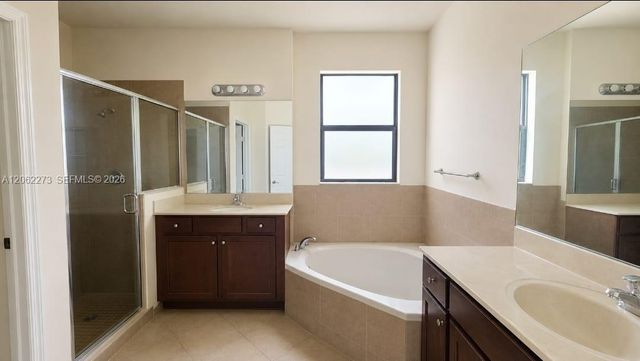 8890 W 33rd Ave, Hialeah, FL 33018