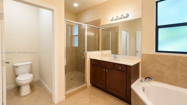 8890 W 33rd Ave, Hialeah, FL 33018