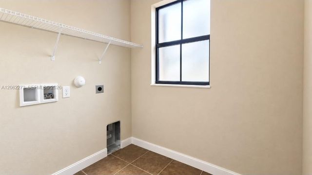 8890 W 33rd Ave, Hialeah, FL 33018