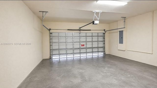 8890 W 33rd Ave, Hialeah, FL 33018