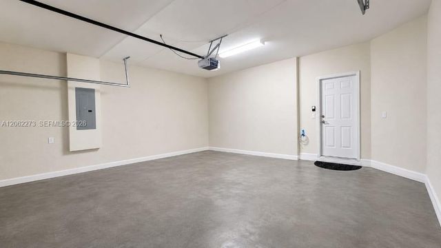 8890 W 33rd Ave, Hialeah, FL 33018