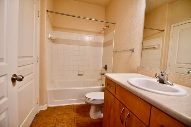 8290 GATE Parkway 137, Jacksonville, FL 32216
