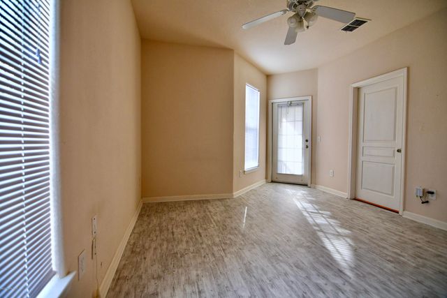 8290 GATE Parkway 137, Jacksonville, FL 32216