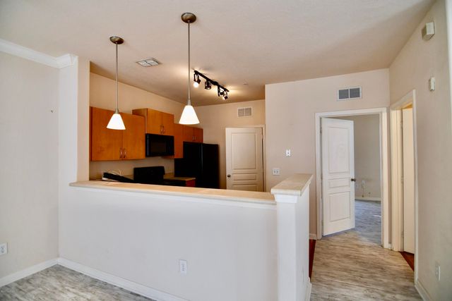 8290 GATE Parkway 137, Jacksonville, FL 32216