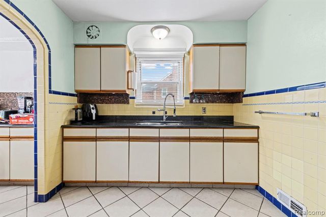 17500 Pennington Drive, Detroit, MI 48221