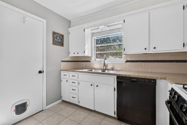 3407 S Walnut Creek Drive, Sand Springs, OK 74063