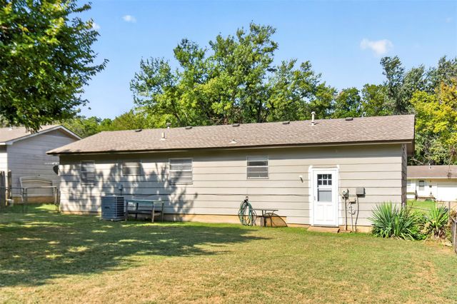 3407 S Walnut Creek Drive, Sand Springs, OK 74063