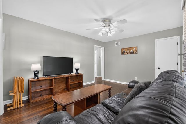 3407 S Walnut Creek Drive, Sand Springs, OK 74063