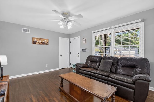 3407 S Walnut Creek Drive, Sand Springs, OK 74063