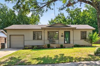 3407 S Walnut Creek Drive, Sand Springs, OK 74063