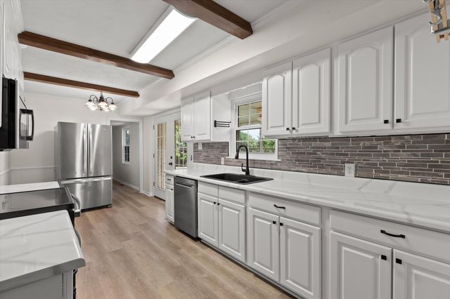1820 W Lake Drive NW, Cleveland, TN 37312