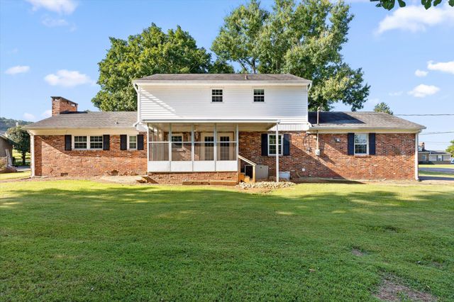 1820 W Lake Drive NW, Cleveland, TN 37312