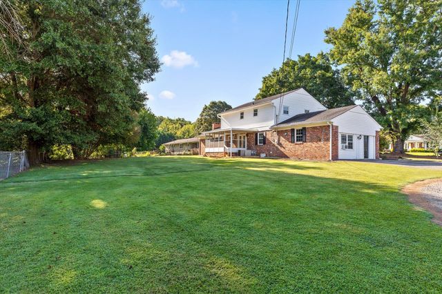 1820 W Lake Drive NW, Cleveland, TN 37312