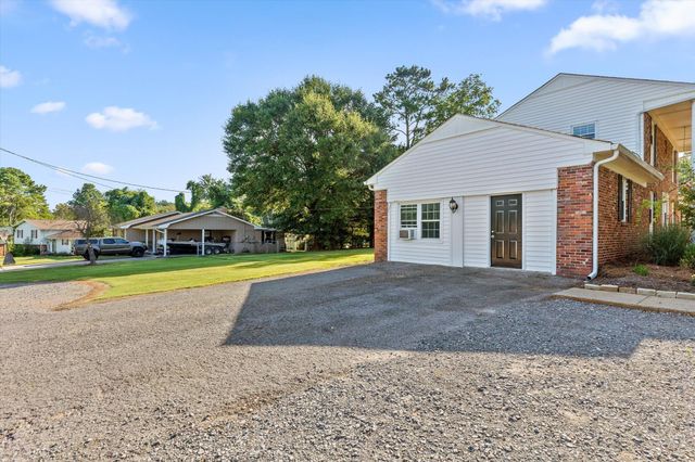 1820 W Lake Drive NW, Cleveland, TN 37312