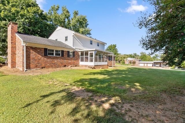 1820 W Lake Drive NW, Cleveland, TN 37312