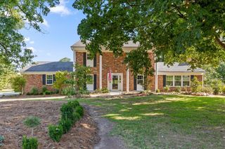 1820 W Lake Drive NW, Cleveland, TN 37312