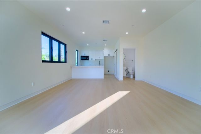 2676 Newell Street, Los Angeles, CA 90039