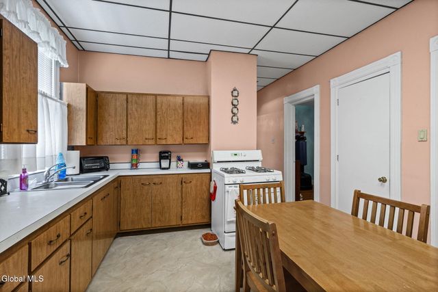 430 8th Avenue, Troy, NY 12182