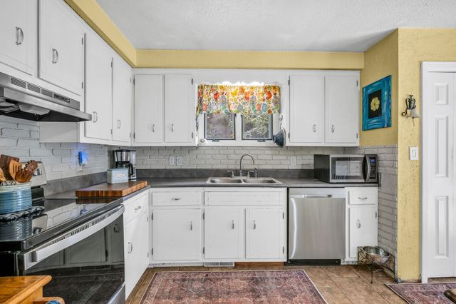 830 Hadley Rd, Clarksville, TN 37042