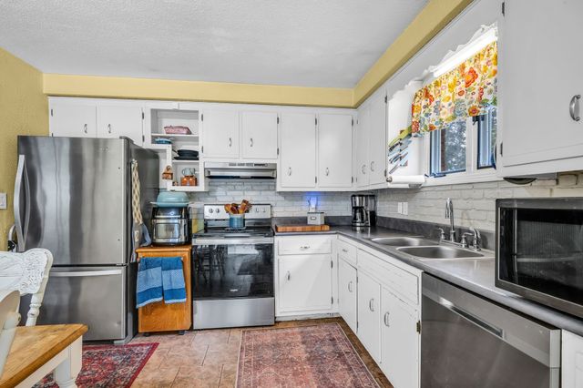 830 Hadley Rd, Clarksville, TN 37042