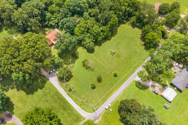 830 Hadley Rd, Clarksville, TN 37042