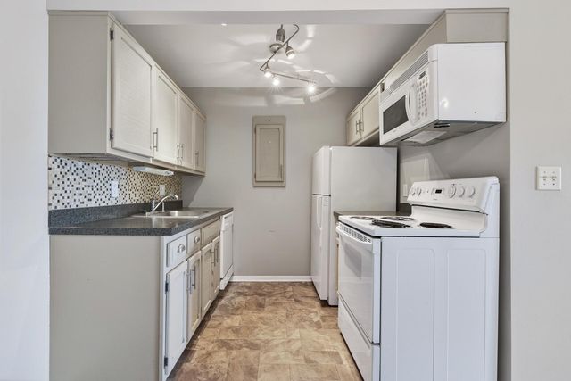 2690 Oxford Street N 239, Roseville, MN 55113