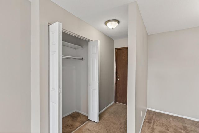 2690 Oxford Street N 239, Roseville, MN 55113