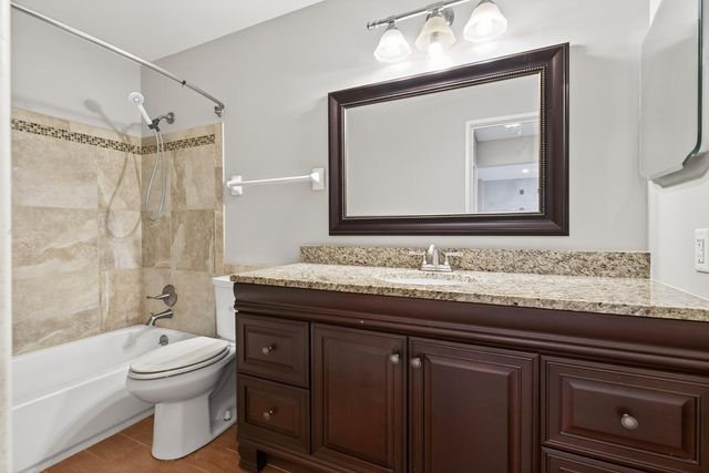 2690 Oxford Street N 239, Roseville, MN 55113