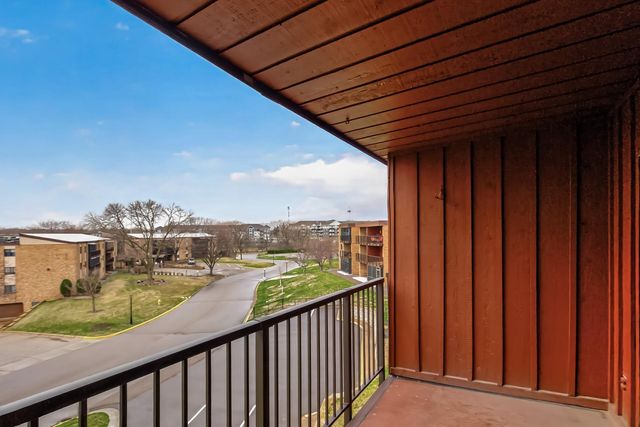 2690 Oxford Street N 239, Roseville, MN 55113