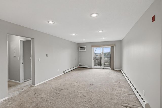 2690 Oxford Street N 239, Roseville, MN 55113