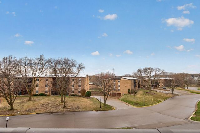 2690 Oxford Street N 239, Roseville, MN 55113
